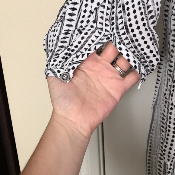 Carly Jean Los Angeles black and white kimono - Picture 6 of 8